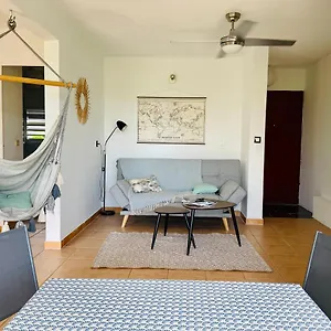 Vue Mer, Piscine, Dans Quartier Prisé De Gosier Appartement